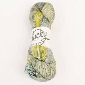 The Plucky Knitter Solo Yarn 475 Yds Merino Mulberry Silk Color Aunt Bootsie